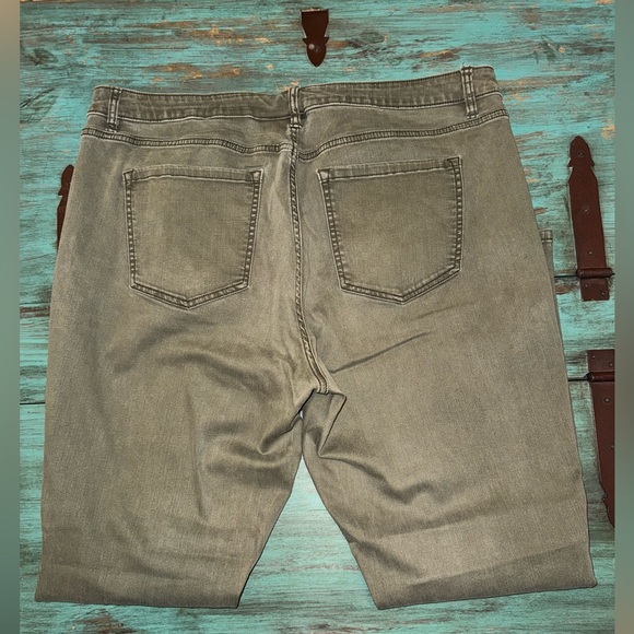 Lane Bryant Super Stretch Skinny Green Jeans. Size 20 - Picture 4 of 14